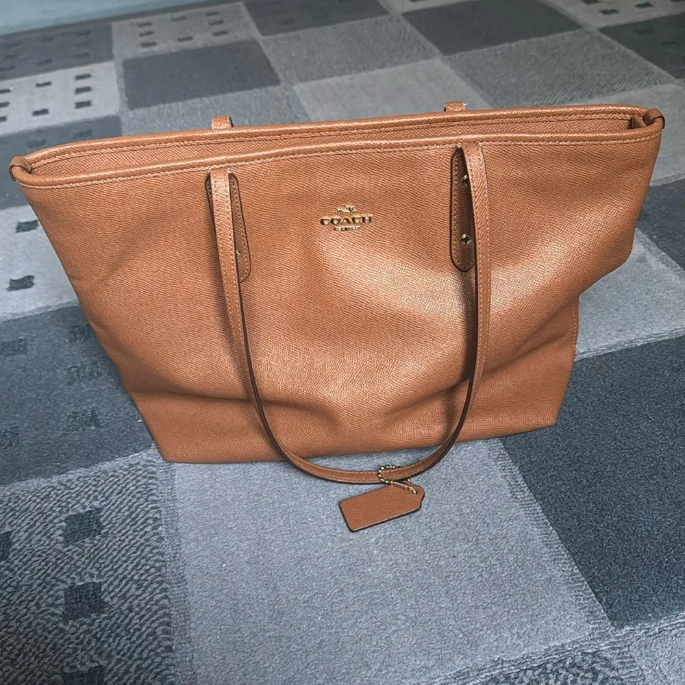 Coach City Zip Tote - Picture 2 of 14